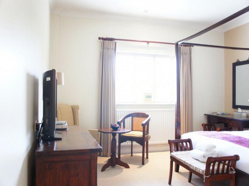 Asperion Hillside Hotel Гилдфорд Екстериор снимка