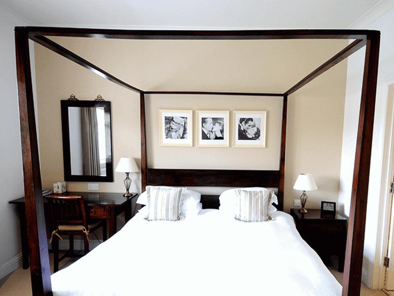 Asperion Hillside Hotel Гилдфорд Екстериор снимка