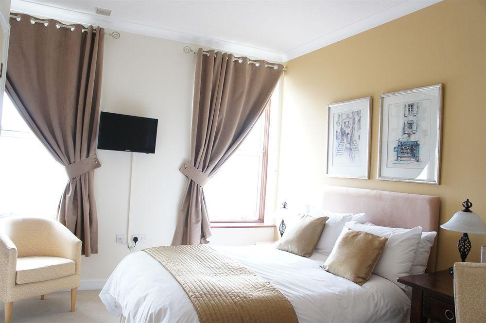 Asperion Hillside Hotel Гилдфорд Екстериор снимка