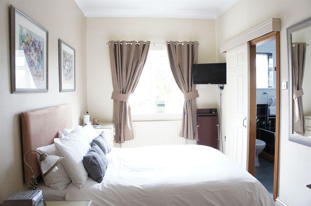 Asperion Hillside Hotel Гилдфорд Екстериор снимка