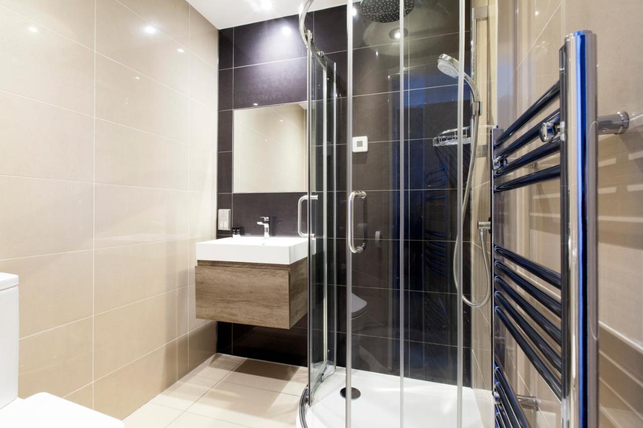 Asperion Hillside Hotel Гилдфорд Екстериор снимка