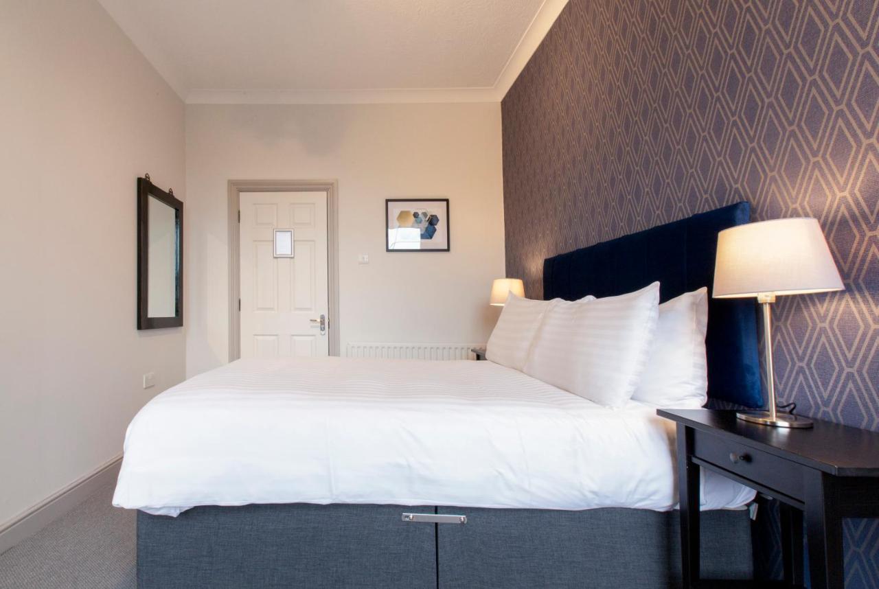 Asperion Hillside Hotel Гилдфорд Екстериор снимка