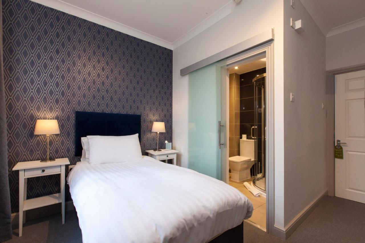 Asperion Hillside Hotel Гилдфорд Екстериор снимка